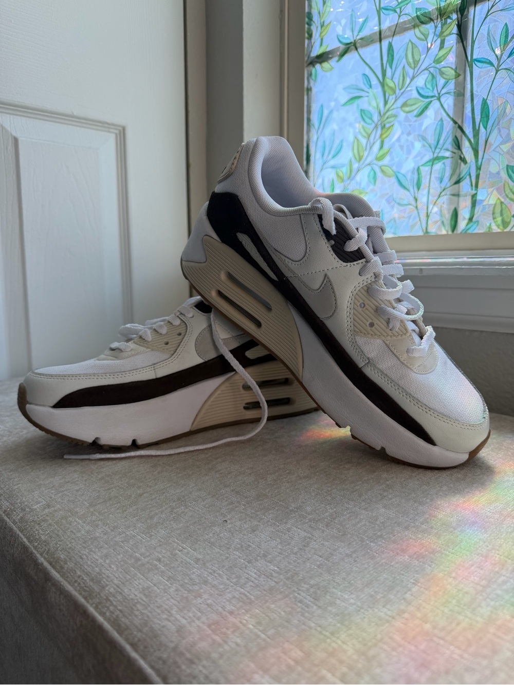 Nike Womenโs Air Max 90 LV8 in White/Baroque Brown/Light Orewood Size 9